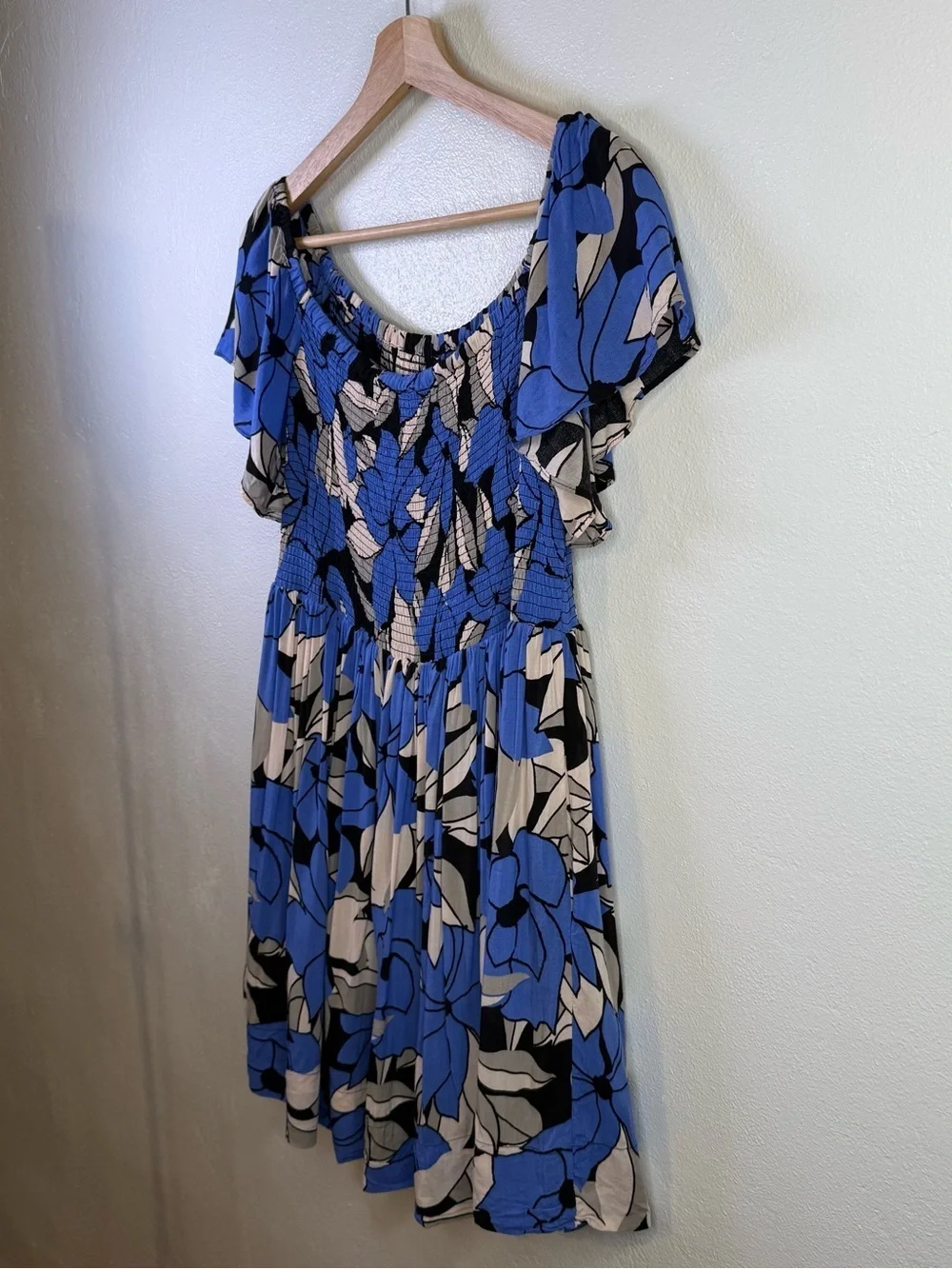 Free People side shoulder person